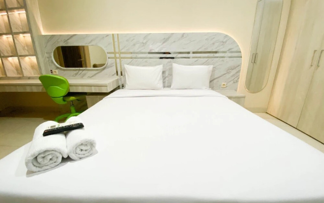 Nice And Elegant Studio Apartment At Warhol (W/R) Residence