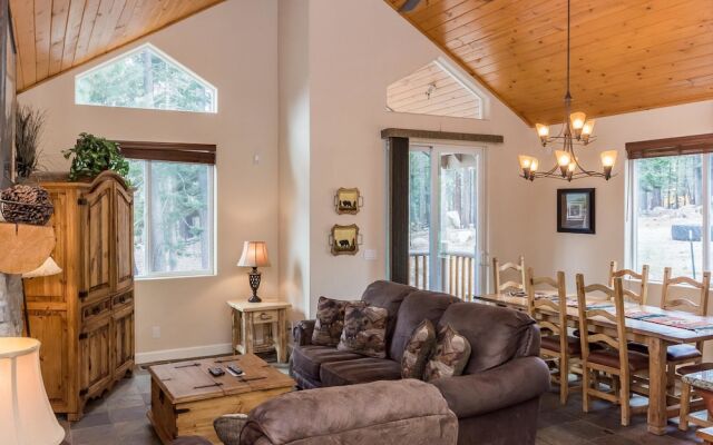 Mammoth Gateway Village 11