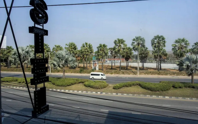 Nomad Plus Life Hostel Pattaya