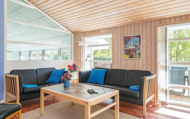 Bright Holiday Home in Glesborg near Beach