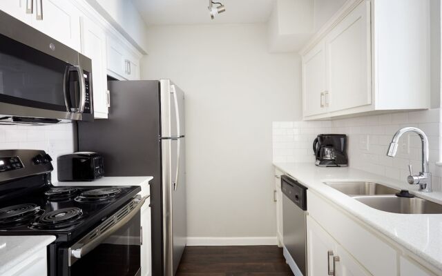 Deluxe Braeswood Place Suites by Sonder