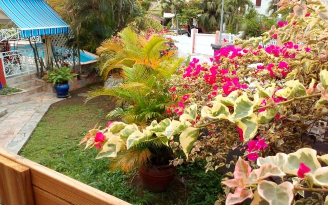 Bungalow With one Bedroom in Le Gosier, With Pool Access, Enclosed Gar