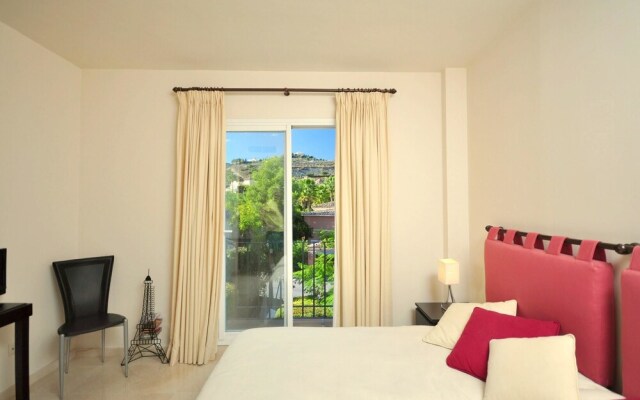 Apartment With 2 Bedrooms in Benahavís, With Wonderful Mountain View,