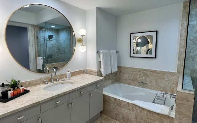 Suite - City View at Four Seasons Miami