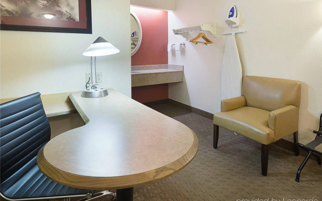 Red Roof Inn Detroit - Farmington Hills