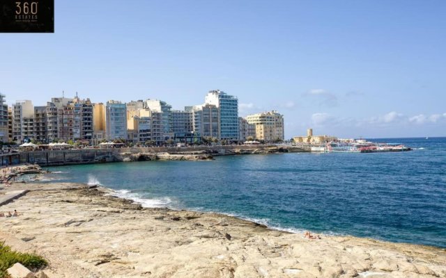 Beautiful, Seafront spacious APT in Sliema by 360 Estates