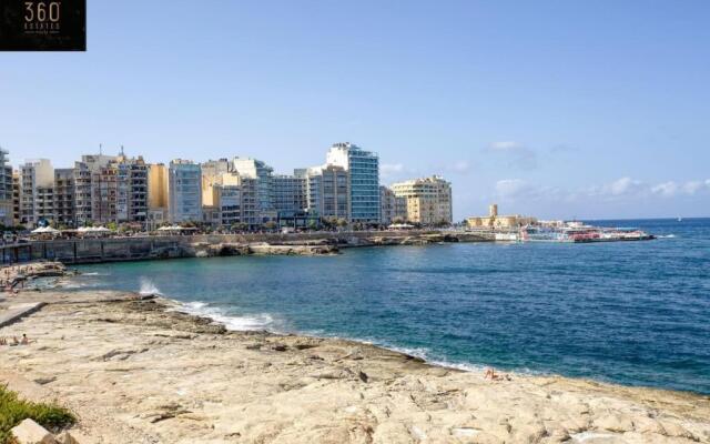 Beautiful, Seafront spacious APT in Sliema by 360 Estates