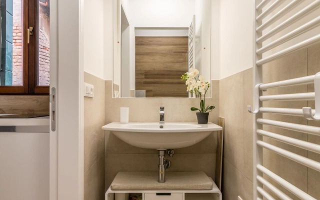 The Love Hut by Santa Lucia Station