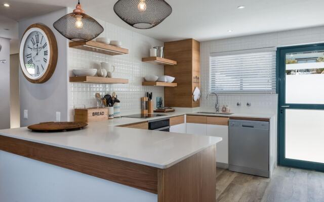 Stylish Secure Camps Bay Holiday Apartment 9 Nautica