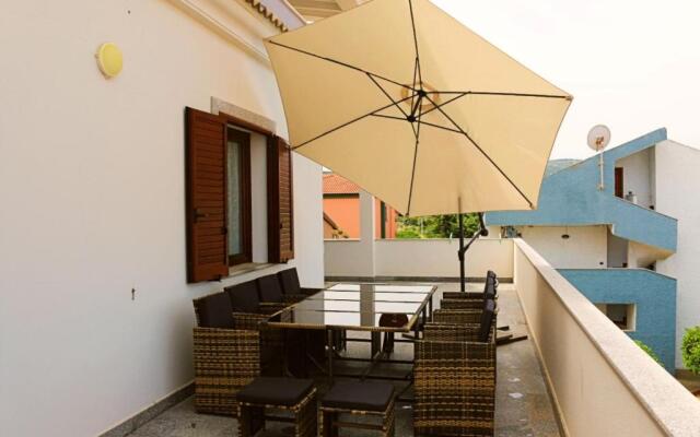 Appartamento con grande terrazza VISTA MARE