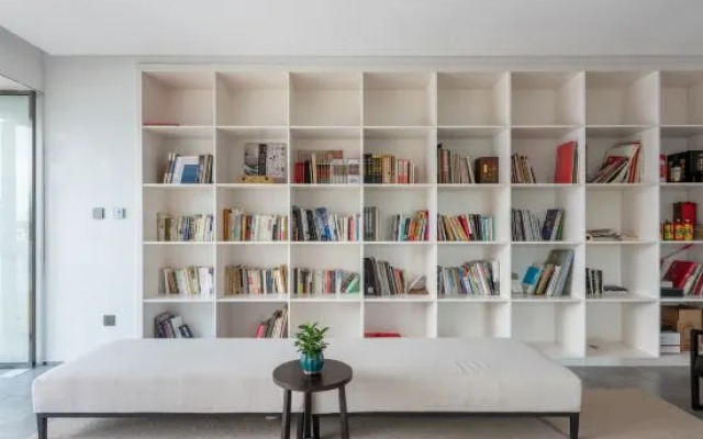 Jinghu Greater Bay Area Renwen Hotel