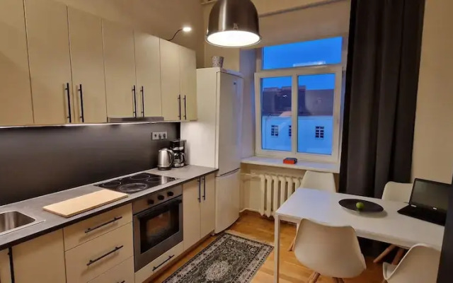 Tyzen38 Luxury Apartment