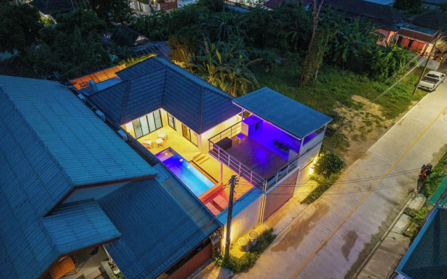 Stylish Rooftop Pool Villa Sea View V211