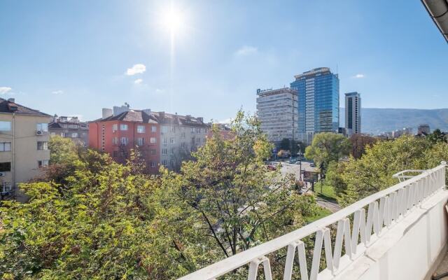 Fm Deluxe 2 Bdr Apartment With Terrace Central City View