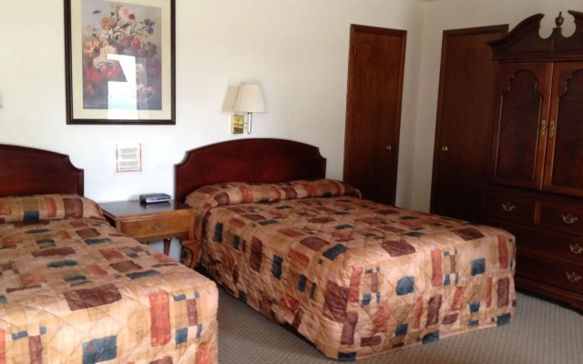 Crest Country Inn