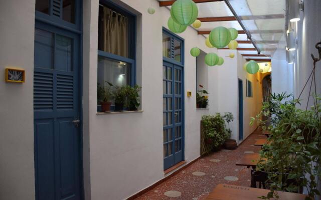 Kariok Hostel