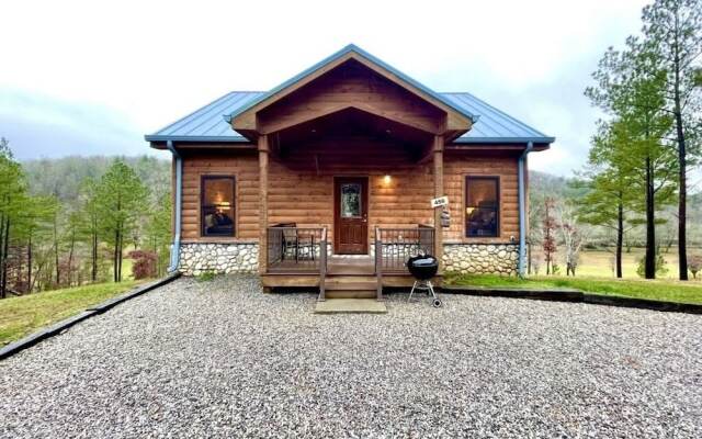 Charming, pet Friendly Cabin, Perfect for Fishing, Family, Hiking and R&r! 2 Bedroom Cabin by Redawning