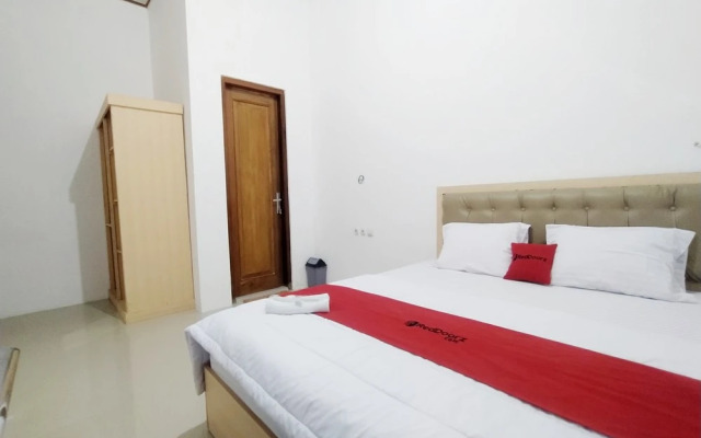 RedDoorz Syariah near Alun Alun Temanggung