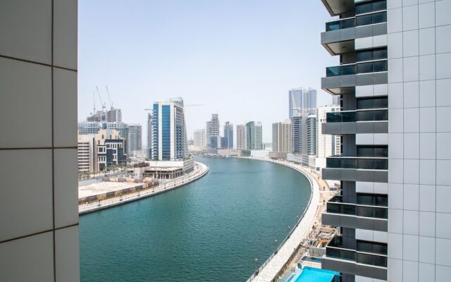 Dazzling & Picturesque 1BR Apartment In Business Bay