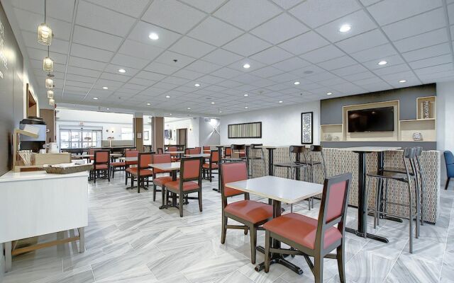 Holiday Inn Express Hotel & Suites Airport - Calgary