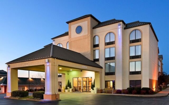 Holiday Inn Express And Suites Bentonville