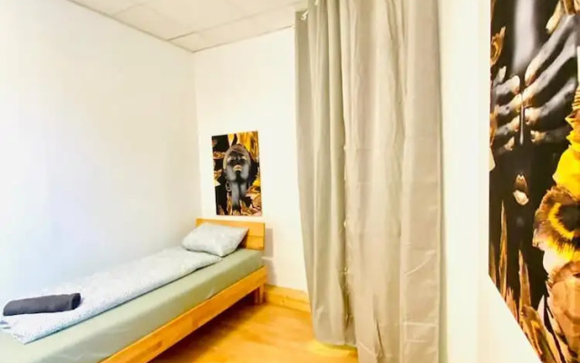 Stylish Shared 3-Bedroom Stay Near City