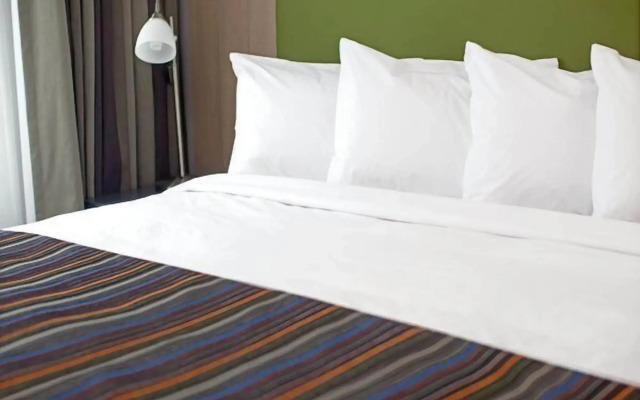 Country Inn & Suites by Radisson, Jackson, TN