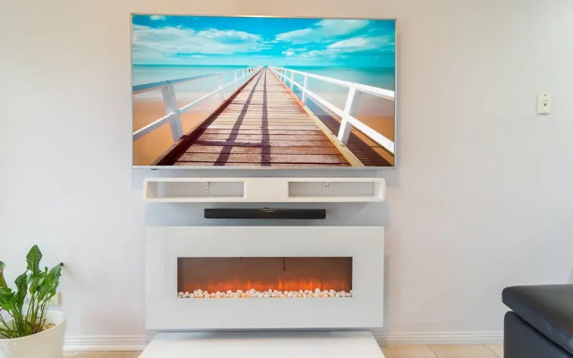 Port Adelaide Harbourside Home