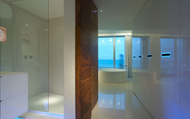 i-Suite Hotel