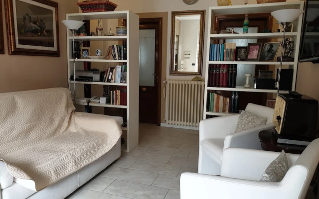 Dueterre Room & Host