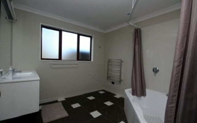 12 Tarndale Place