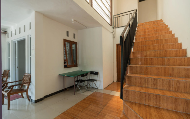 RedDoorz near Terminal Bubulak Bogor