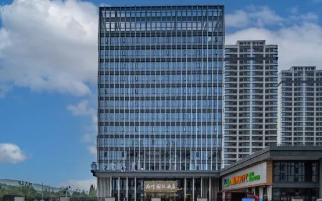 Longyin International Hotel (Huzhou Daixi Branch)