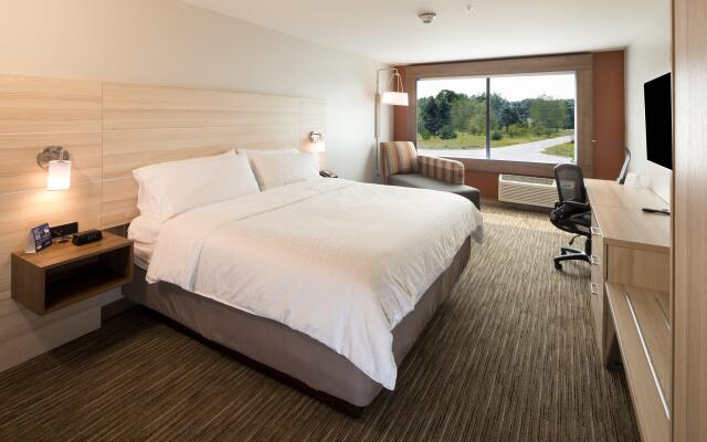 Holiday Inn Express Hotel & Suites Bay City by IHG