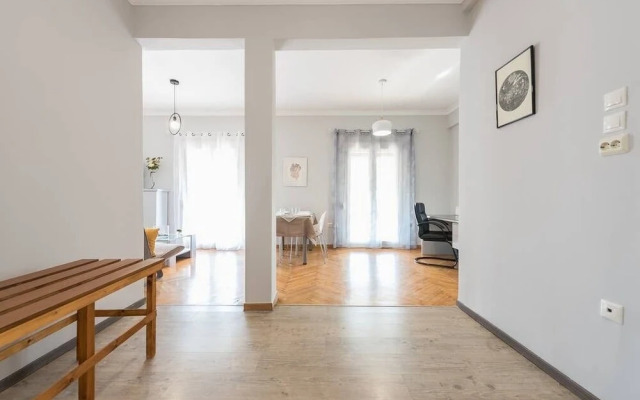 Central Flat with Cosy Sunny Terrace
