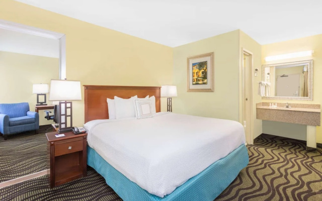 Baymont Inn and Suites Savannah Midtown