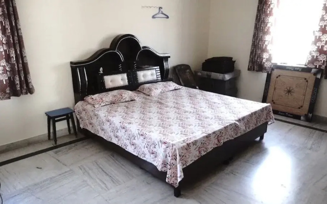 Shyam Luxurious Huts & Guest House