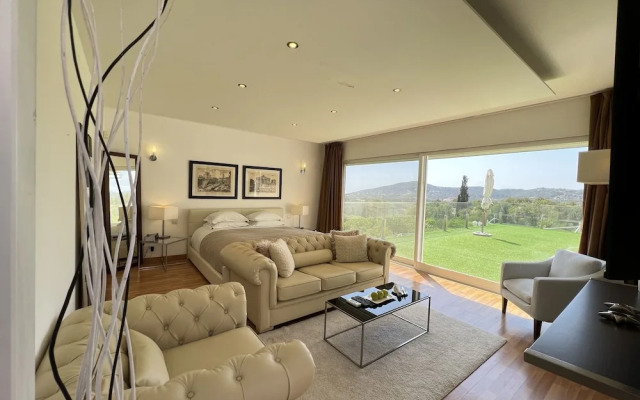 The Lake Villa Mountains & Sea view