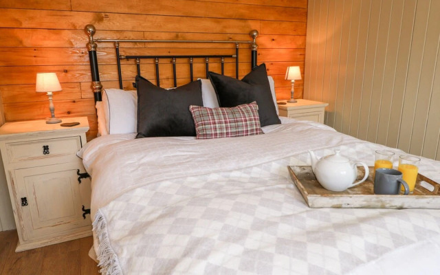 Woodmancote Lodge