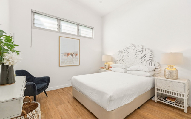 Luxury 2-bed With Ocean Views and Garden – Guest Rooms – Sydney