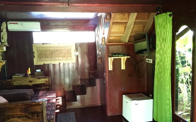 Little Bali Restaurant - Mahogany Cottage – Guest Rooms – Gili Meno