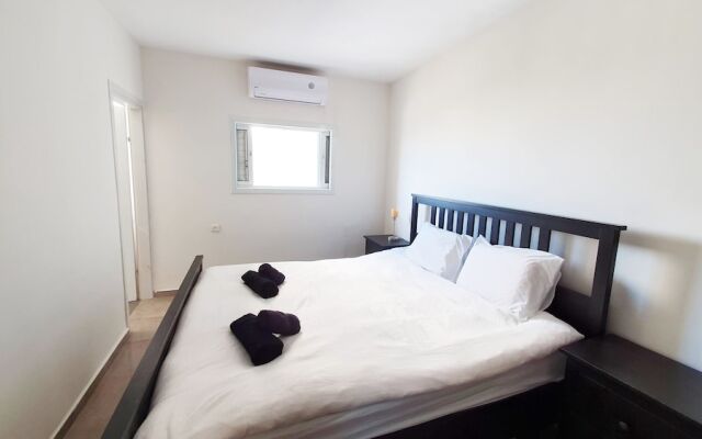 Charming 3bdr apt with sea view B5