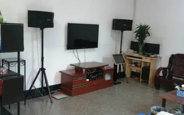 Tonglu Zhonghua Courtyard Homestay