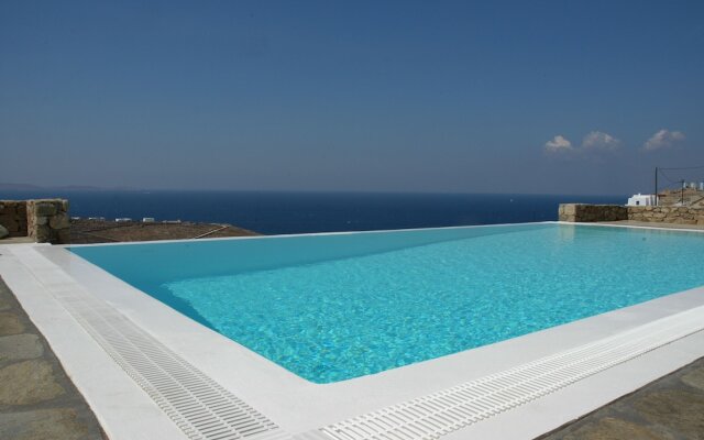 Delicate Mykonian House at Houlakia