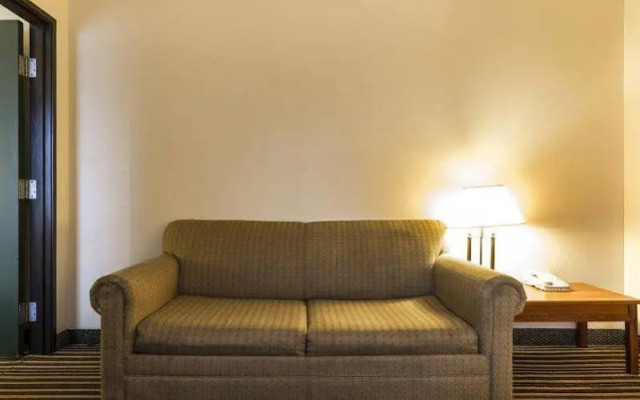 Quality Inn & Suites Columbia I-70