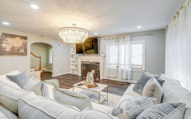 Silver Springs Home: Walk to Downtown!