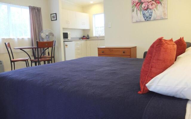 Colonial Court Motel
