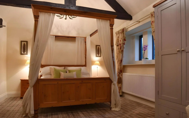 The Moon Inn at Stoney Middleton