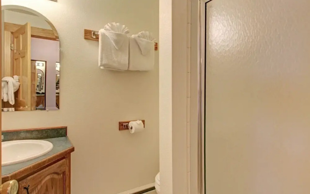 Ptarmigan Mountain 202 3 Bedroom Condo by RedAwning