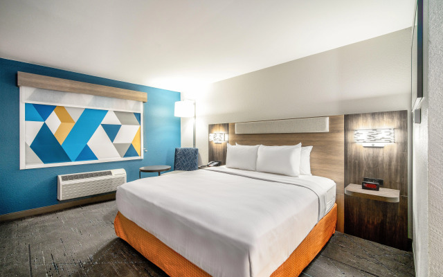 Holiday Inn Express & Suites Phoenix - Mesa West by IHG